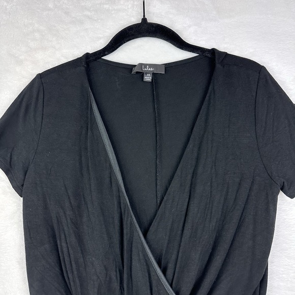 Lulus Tops - Lulus Womens Top Bodysuit Black Short Sleeve Size XS Satin Lined Edge EUC